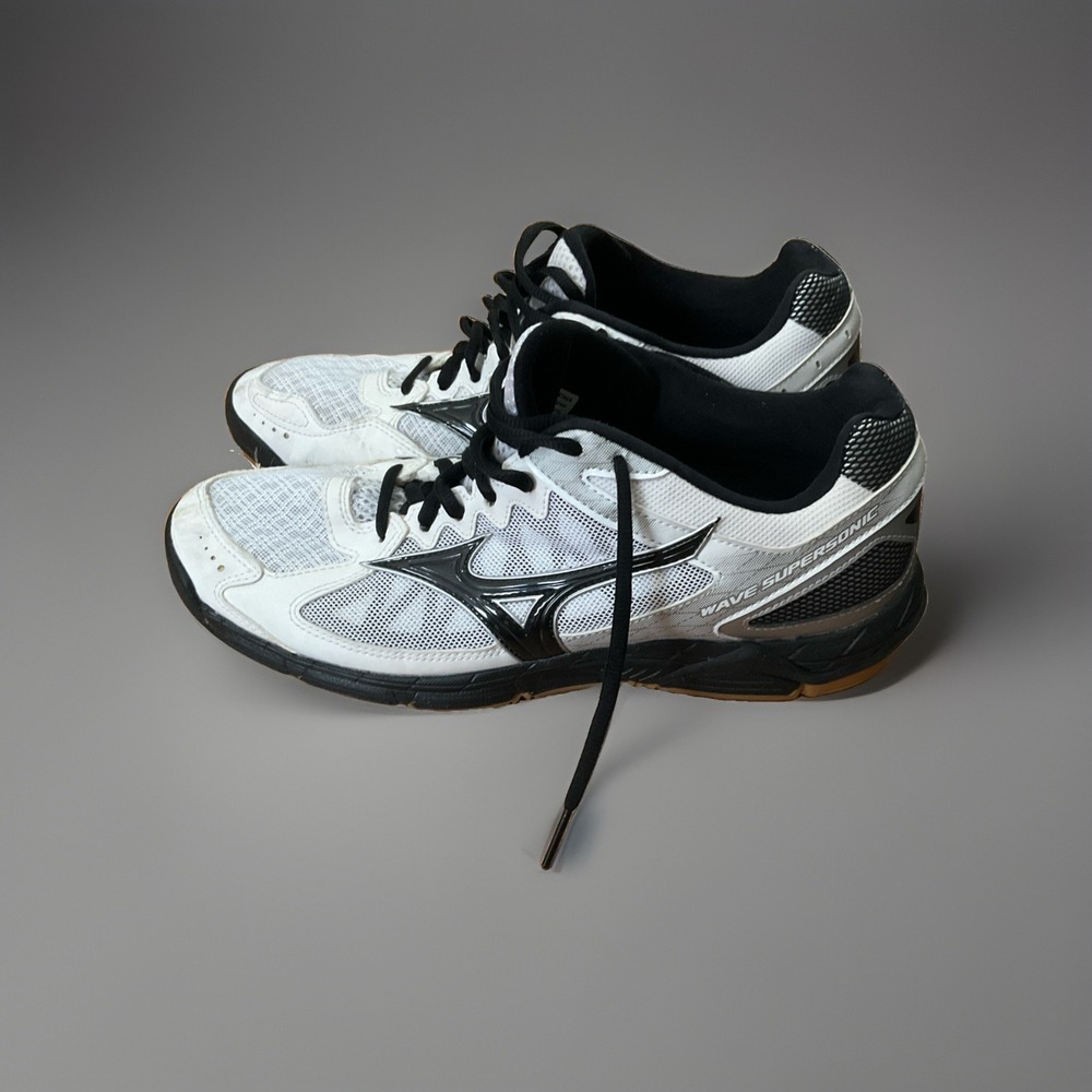 Mizuno White and Black Athletic Shoes